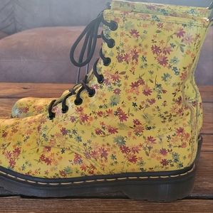 Dr. Marten womens yellow floral vintage boots sz 10
